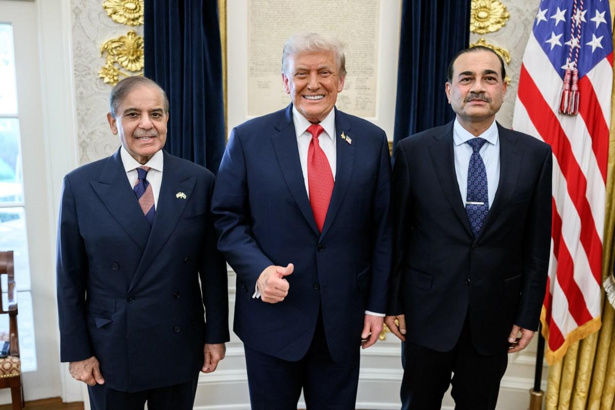 U.S. President Donald Trump meets Pakistan Prime Minister Shehbaz Sharif (left) and Field Marshal Asim Munir at the State Department in Washington, D.C., in December 2023. Photo: The White House Gallery