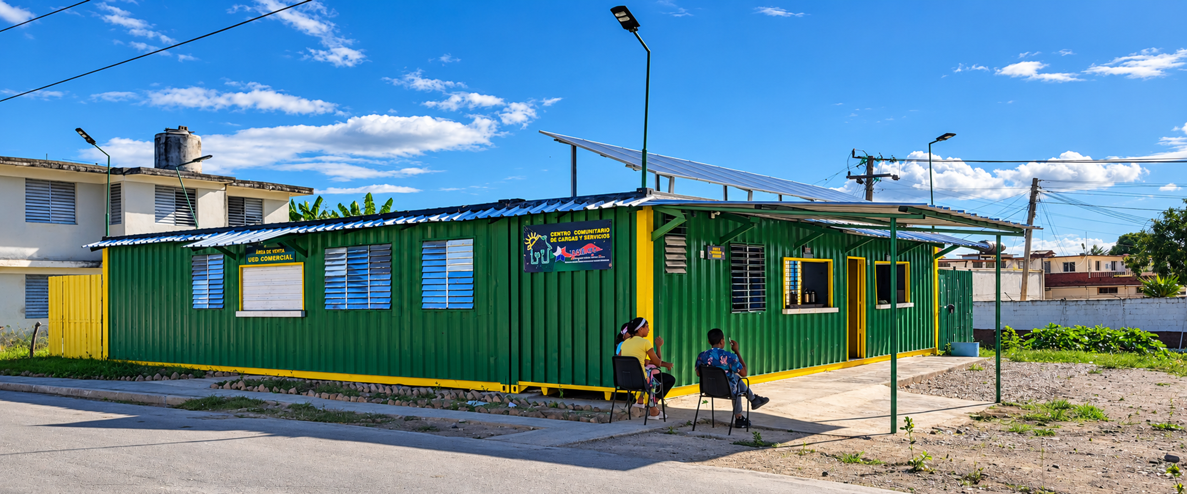 A neighbourhood solar-powered charging station in Guantánamo, Cuba, where residents can charge electronic devices and access basic services during power outages. Photo: Anderlay Guerra Blanco.