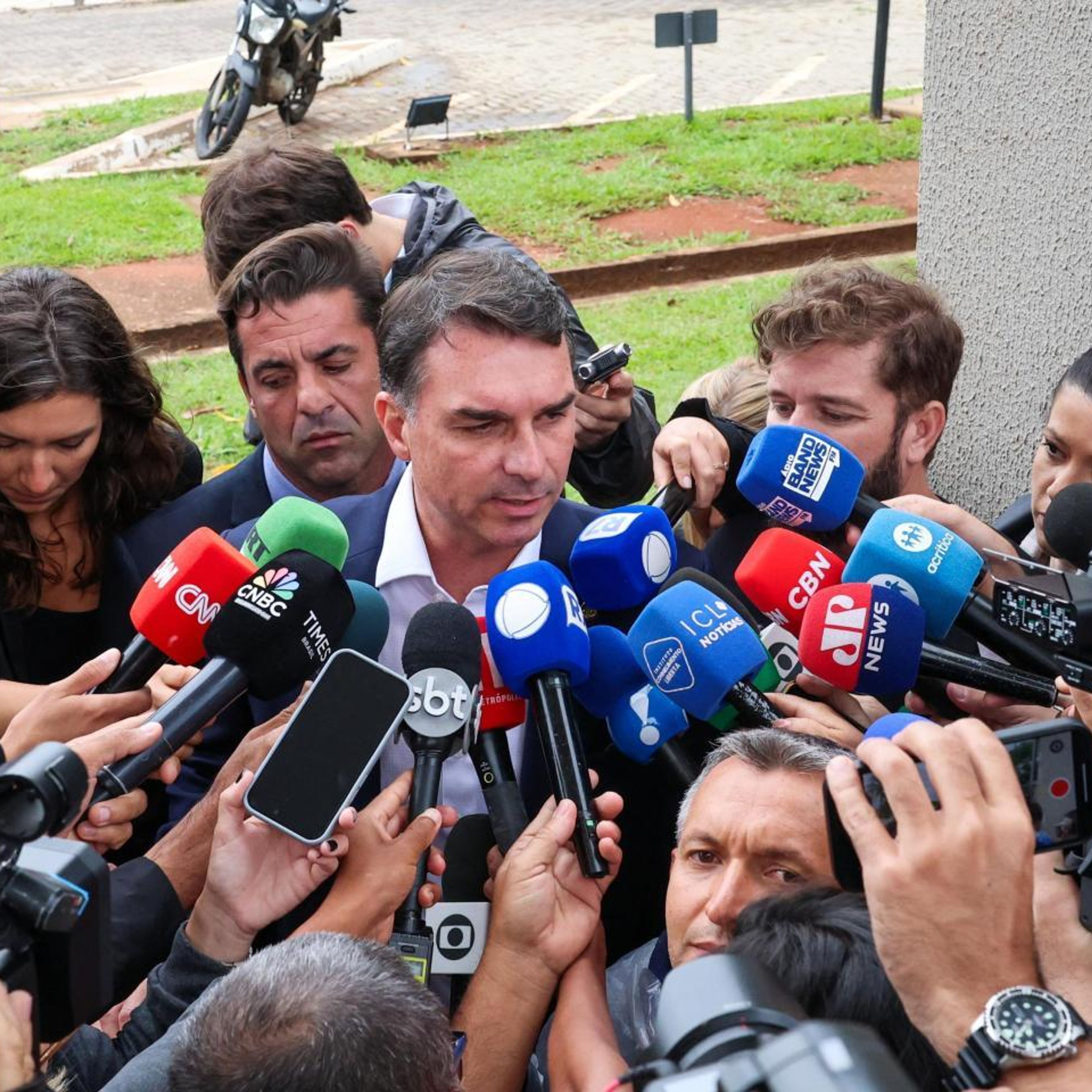 Bolsonaro Tops Brazil’s First Round But Misses Majority as Lula Forces October Runoff