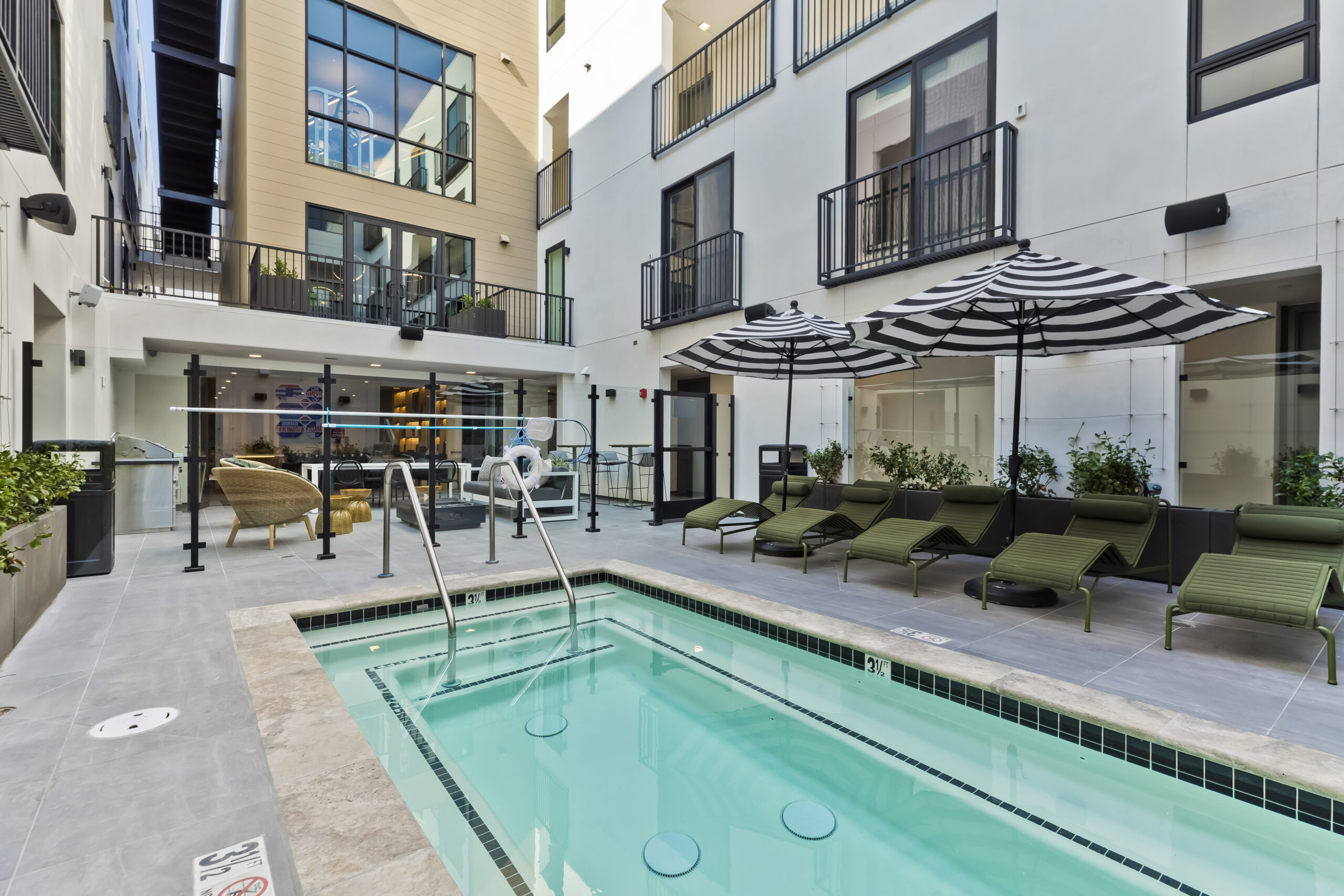 Top USC Apartments with Pool Access for Students: Enjoy Campus Life in Style
