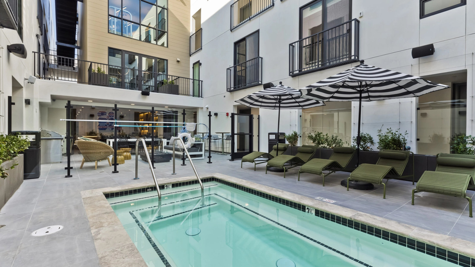 Top USC Apartments with Pool Access for Students