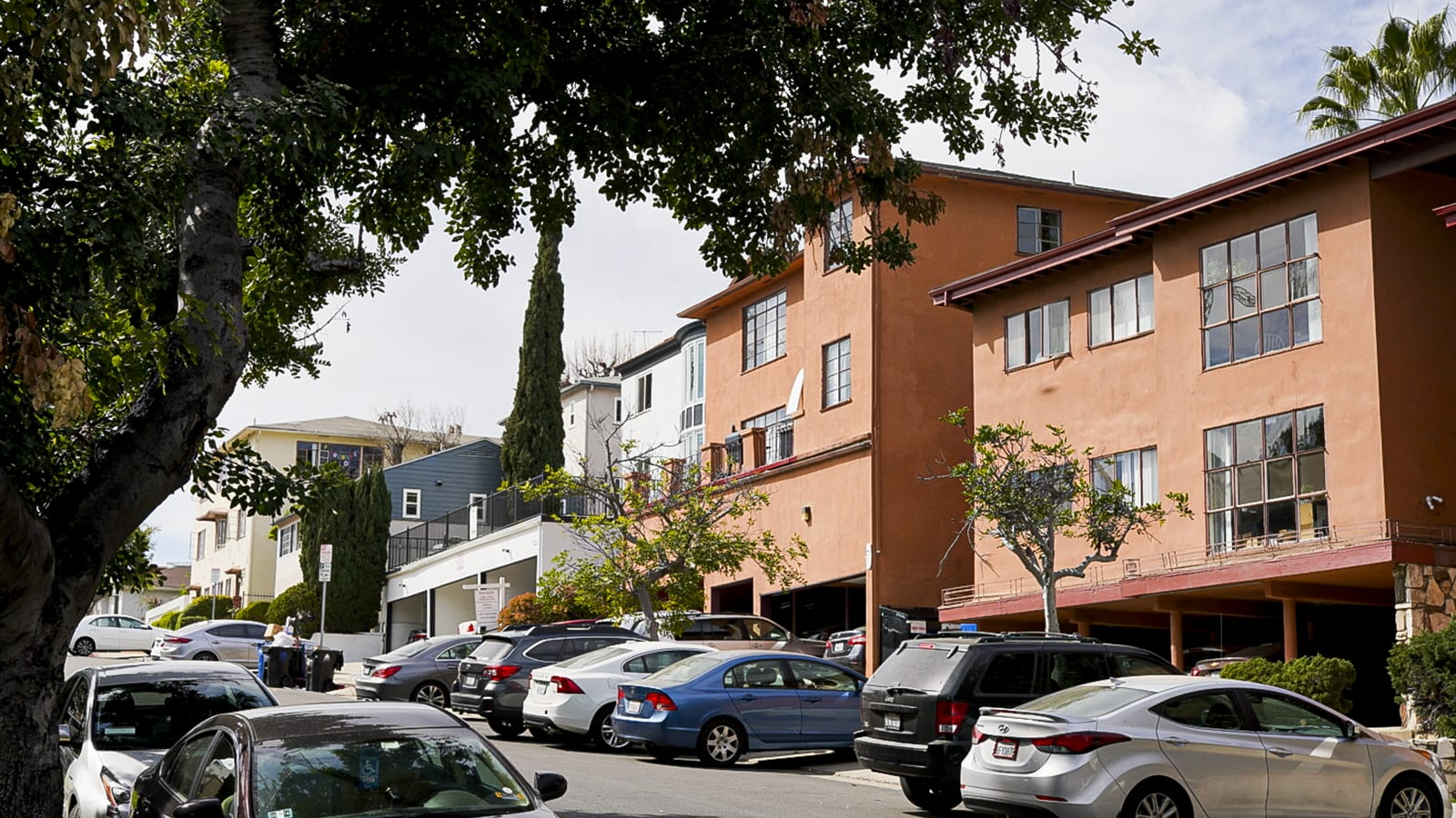 Discover Roebling Row: The Perfect Blend of Academic Life and Social Vibes Near UCLA