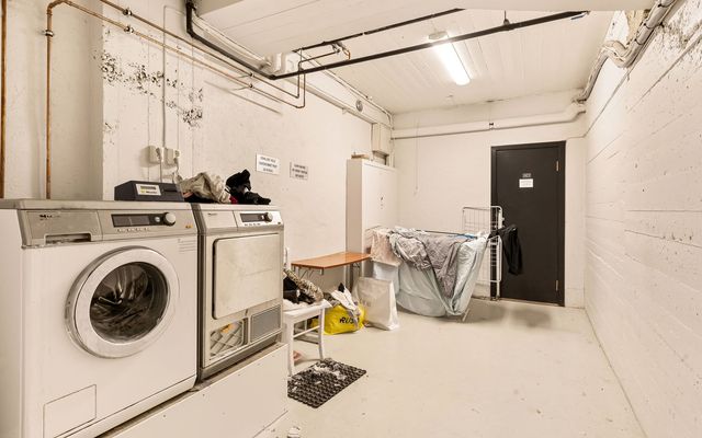 USC Apartments with Laundry Facilities: A Student Guide cover