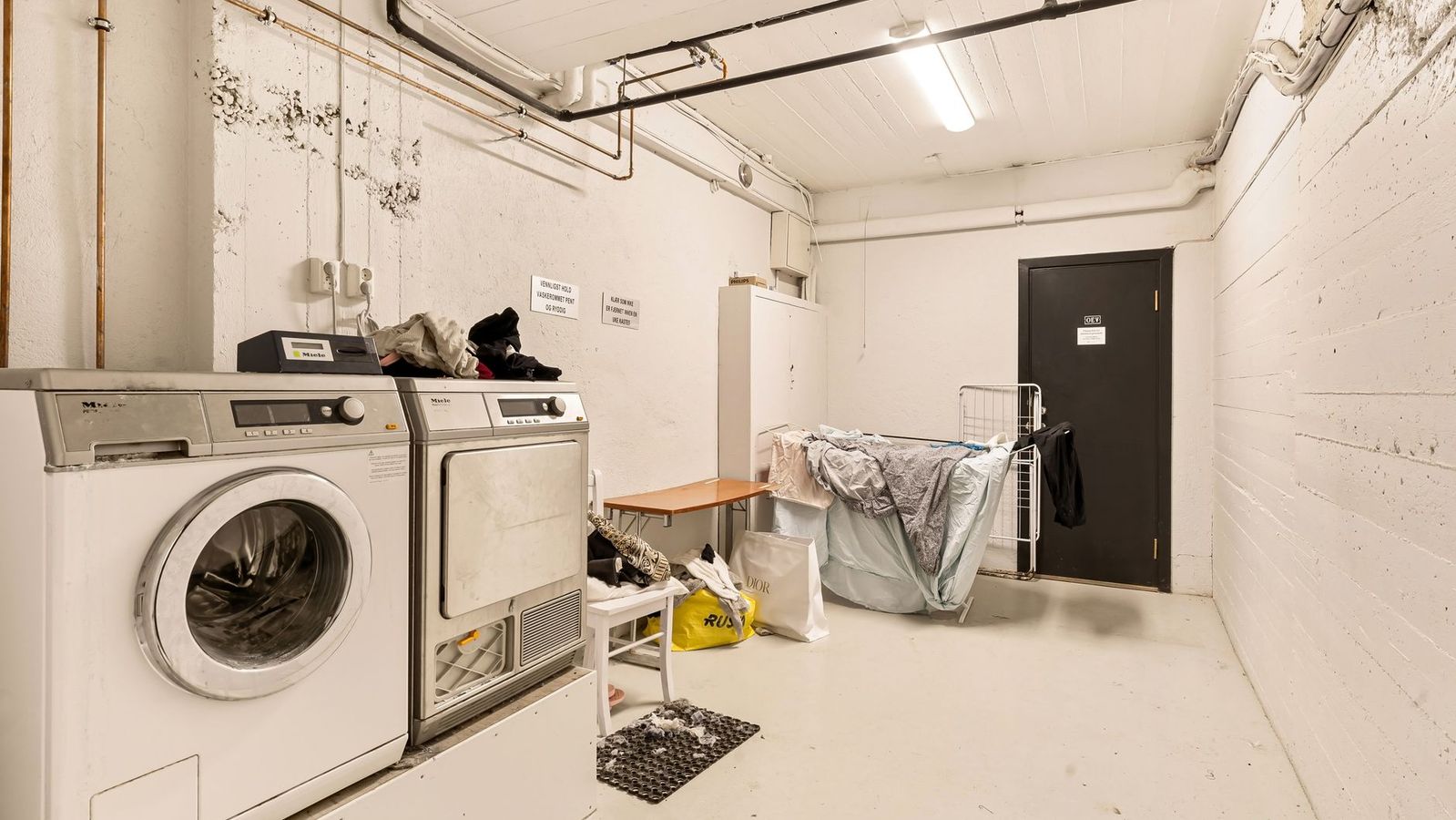 Bright shared laundry room for students comparing apartments near USC