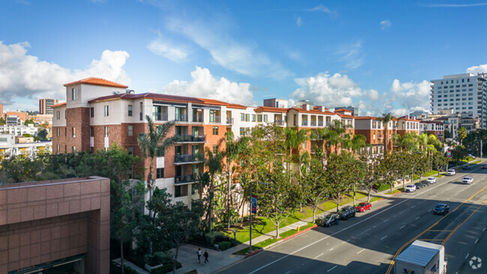Top Wilshire Boulevard Apartments Near UCLA: Your Guide to Student Living
