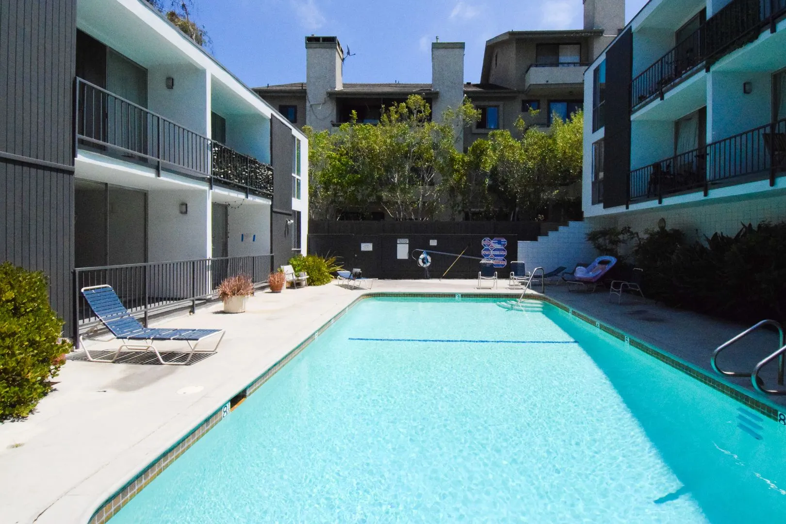 Apartments near Santa Monica College with pools