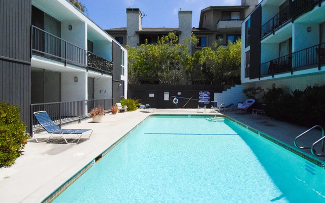 Apartments near Santa Monica College with pools cover