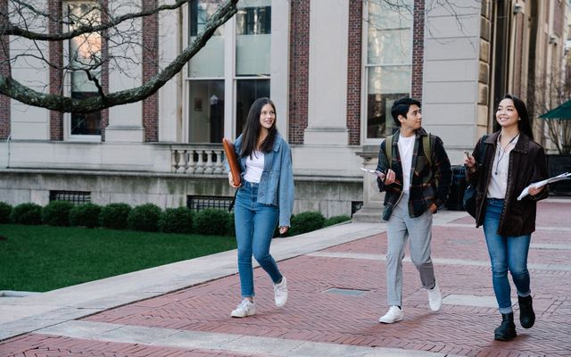 Walkable Apartments near University of Southern California cover