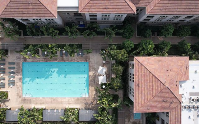 USC Apartments with Pools: Four Options and How to Choose cover