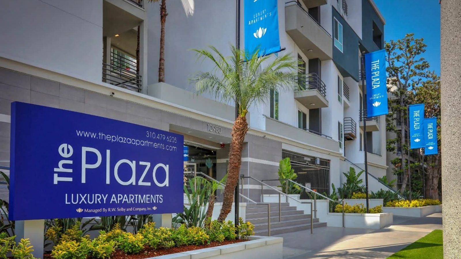 Westwood apartment rooftop and balcony living near UCLA campus
