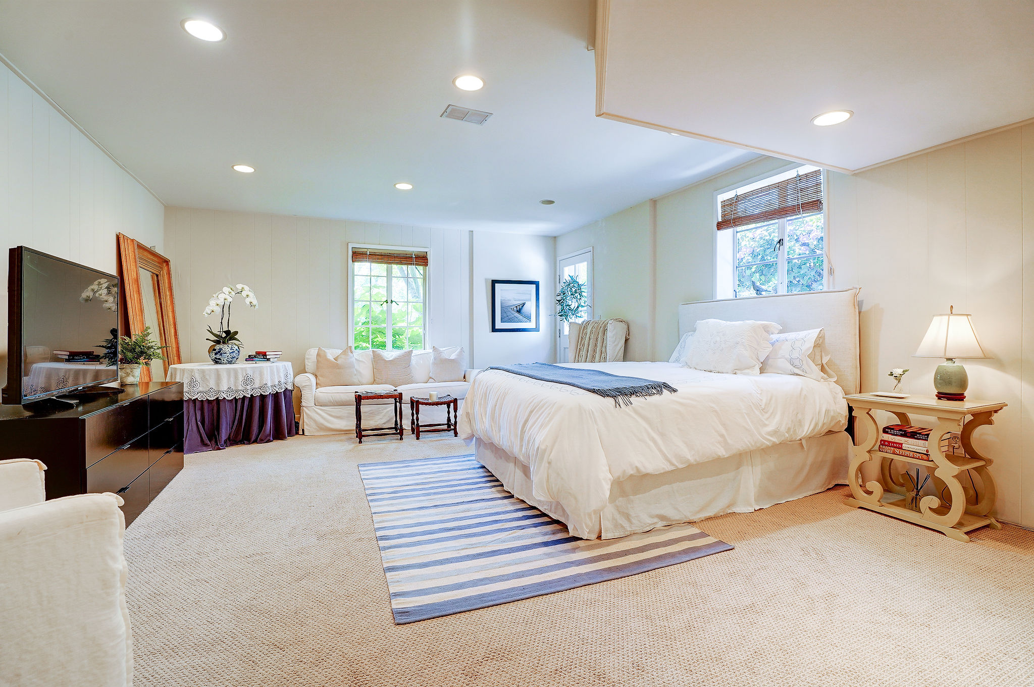6 Furnished Apartments Near UCLA for Students