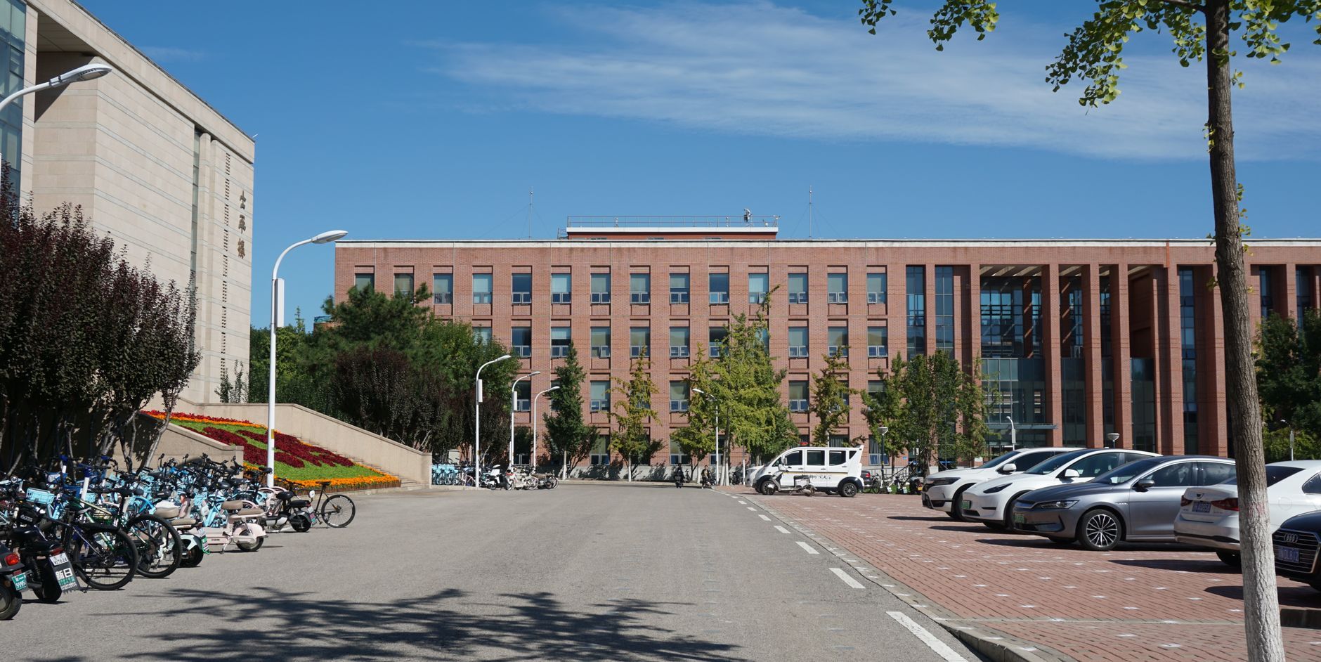 USC Apartments with Parking: 5 Options for Student Drivers