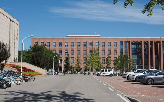 USC Apartments with Parking: 5 Options for Student Drivers cover