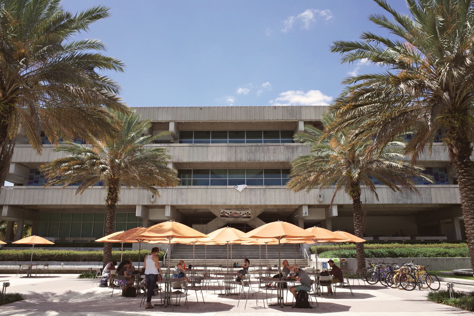 USC Apartments with Laundry Facilities: 5 Practical Options Near Campus