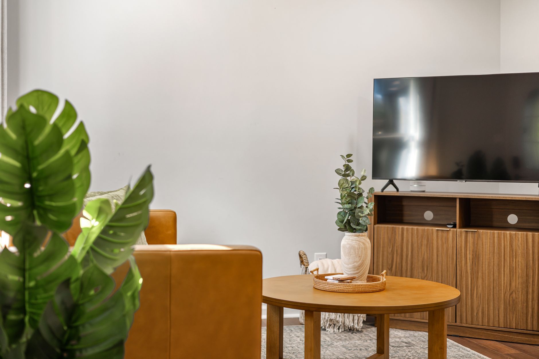 Move-In-Ready Furnished USC Apartments: 5 Options to Compare