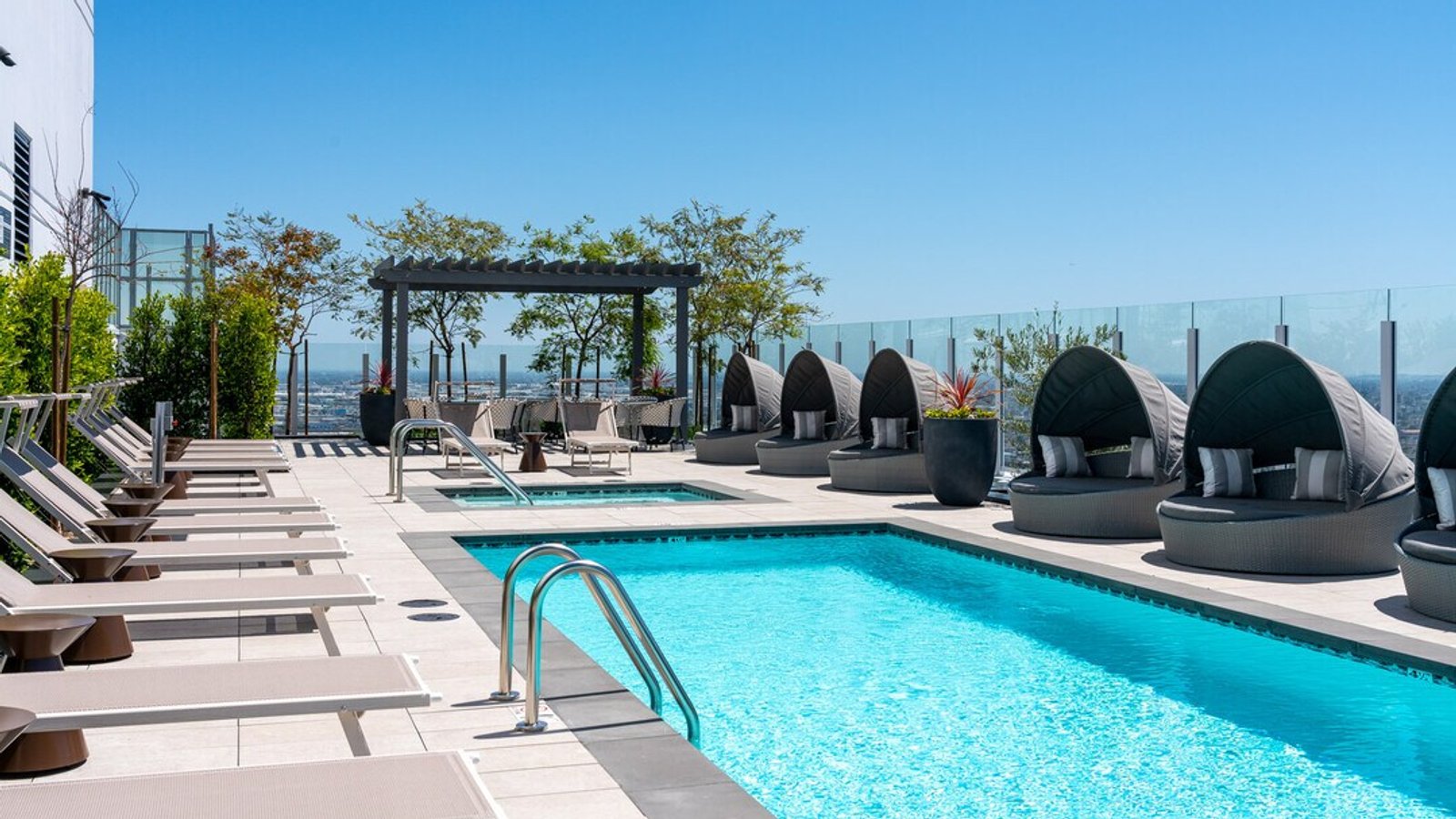 Finding Luxury Apartments for Students Near USC