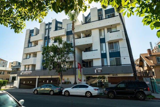 Roommate-Ready Multi-Bedroom Apartments near USC