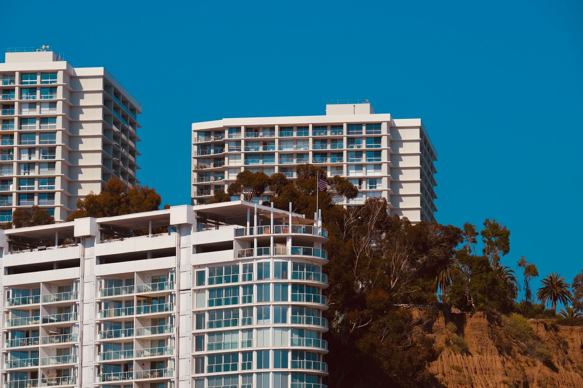 Apartments near Santa Monica College with pools