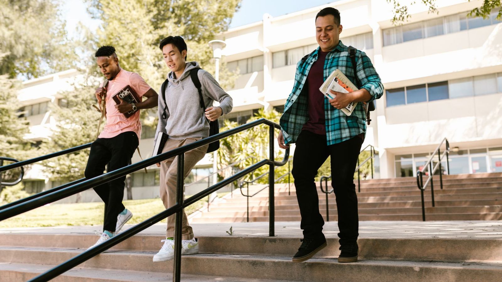 College students arriving on campus near USC housing