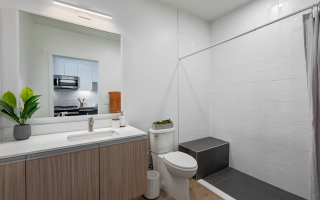 Off-Campus Student Housing Near USC: Unique Options Close to Campus cover
