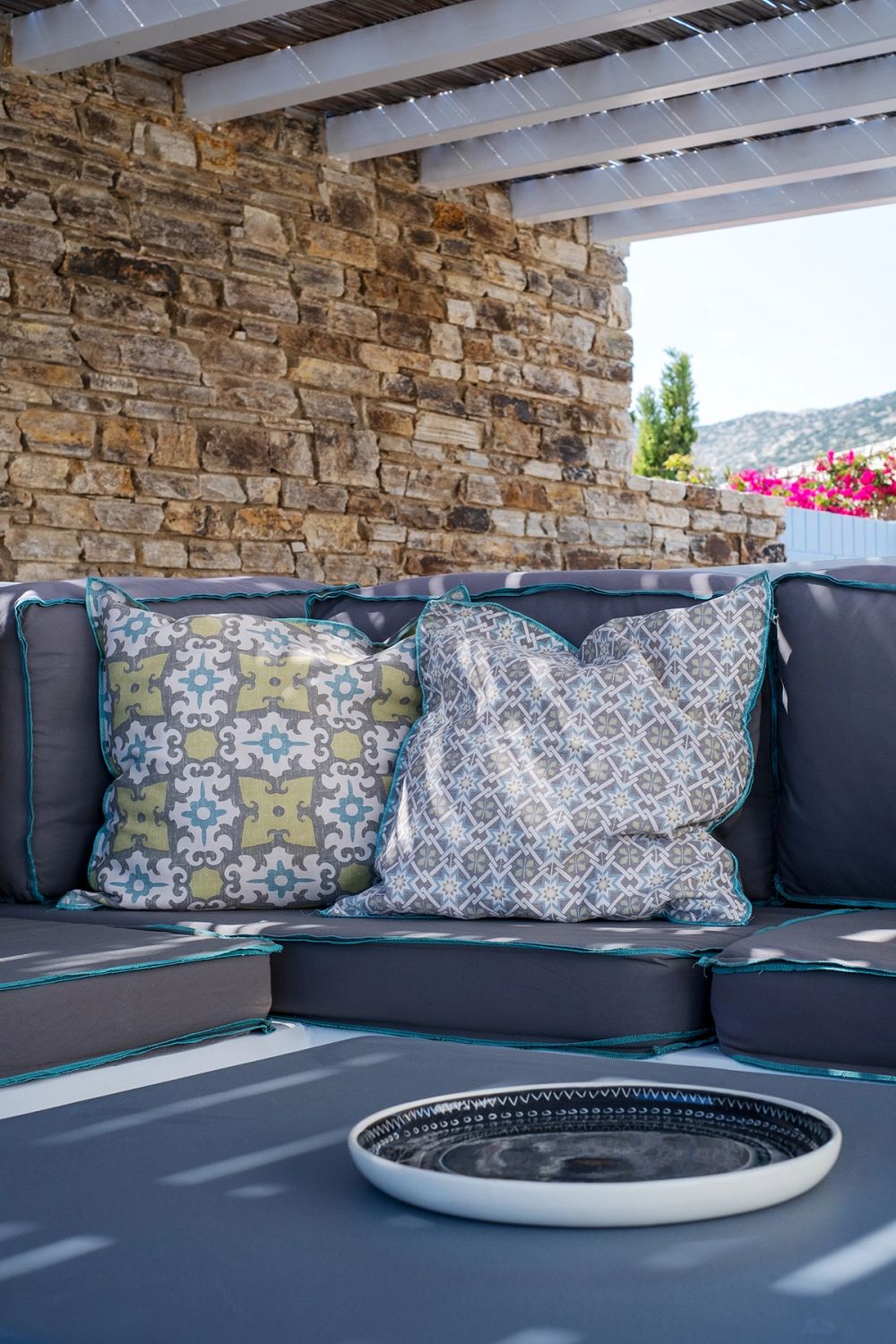 OUTDOOR LIVING ROOM 