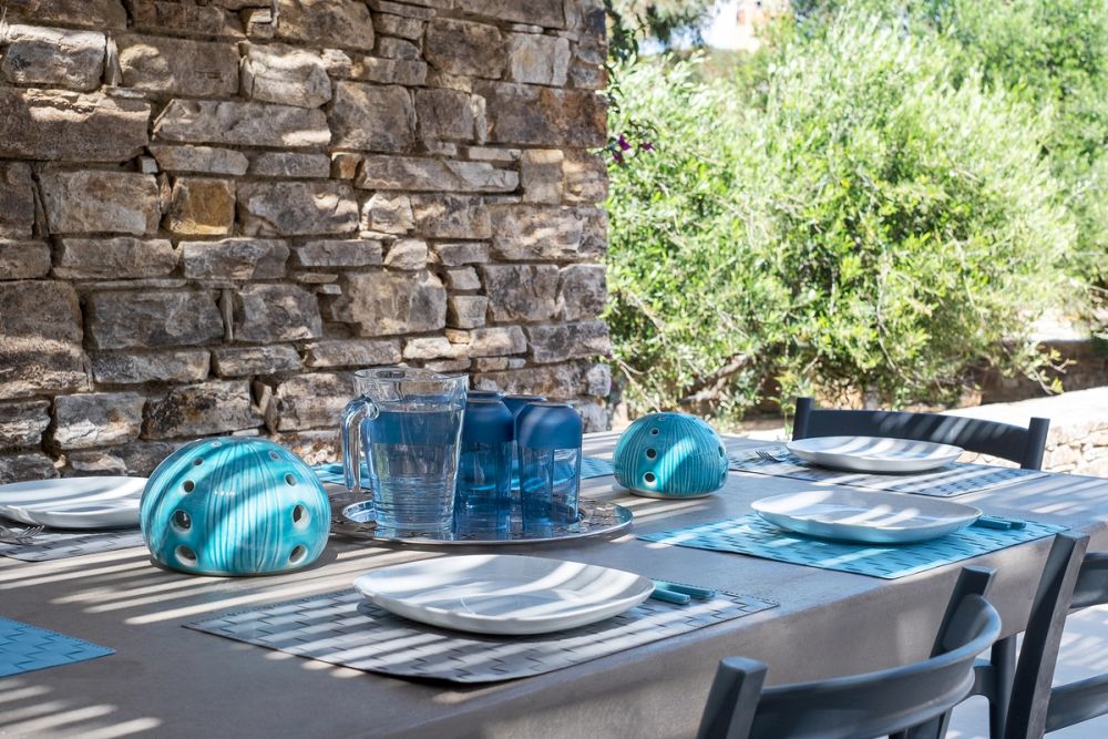 OUTDOOR DINING AREA 