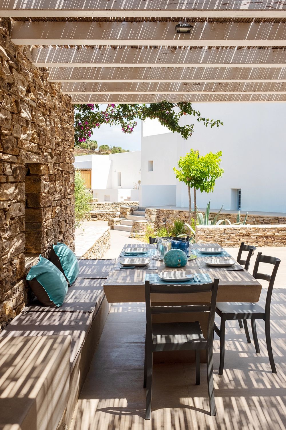OUTDOOR DINING AREA 