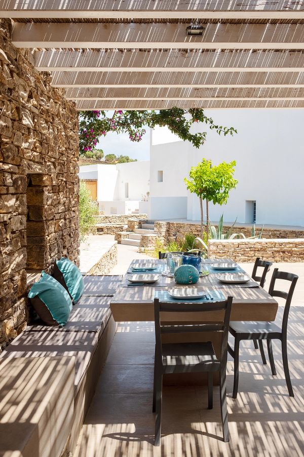 OUTDOOR DINING AREA 