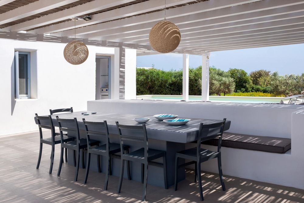 OUTDOOR DINING AREA 