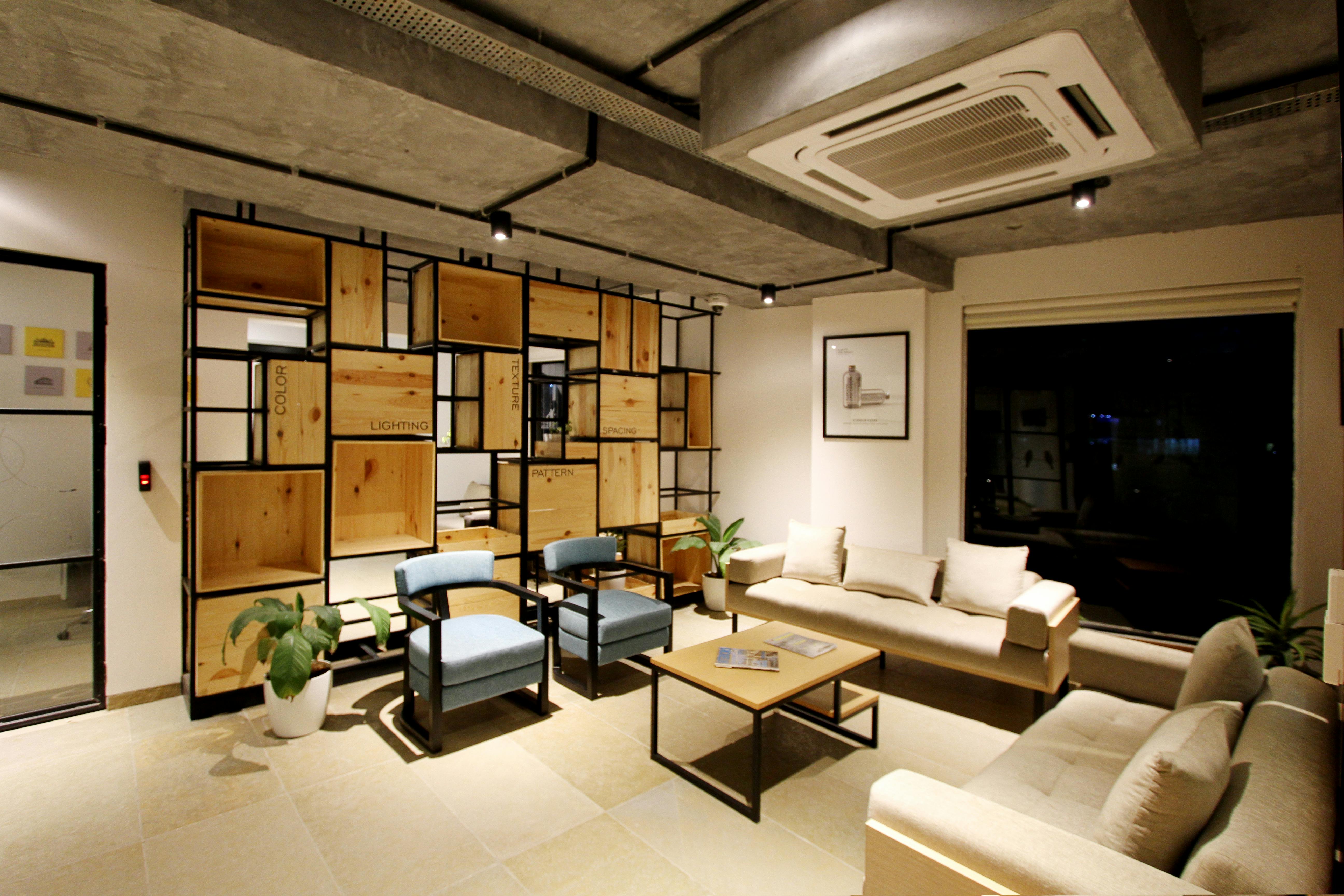 Balancing Modern Comfort with Timeless Charm at Home