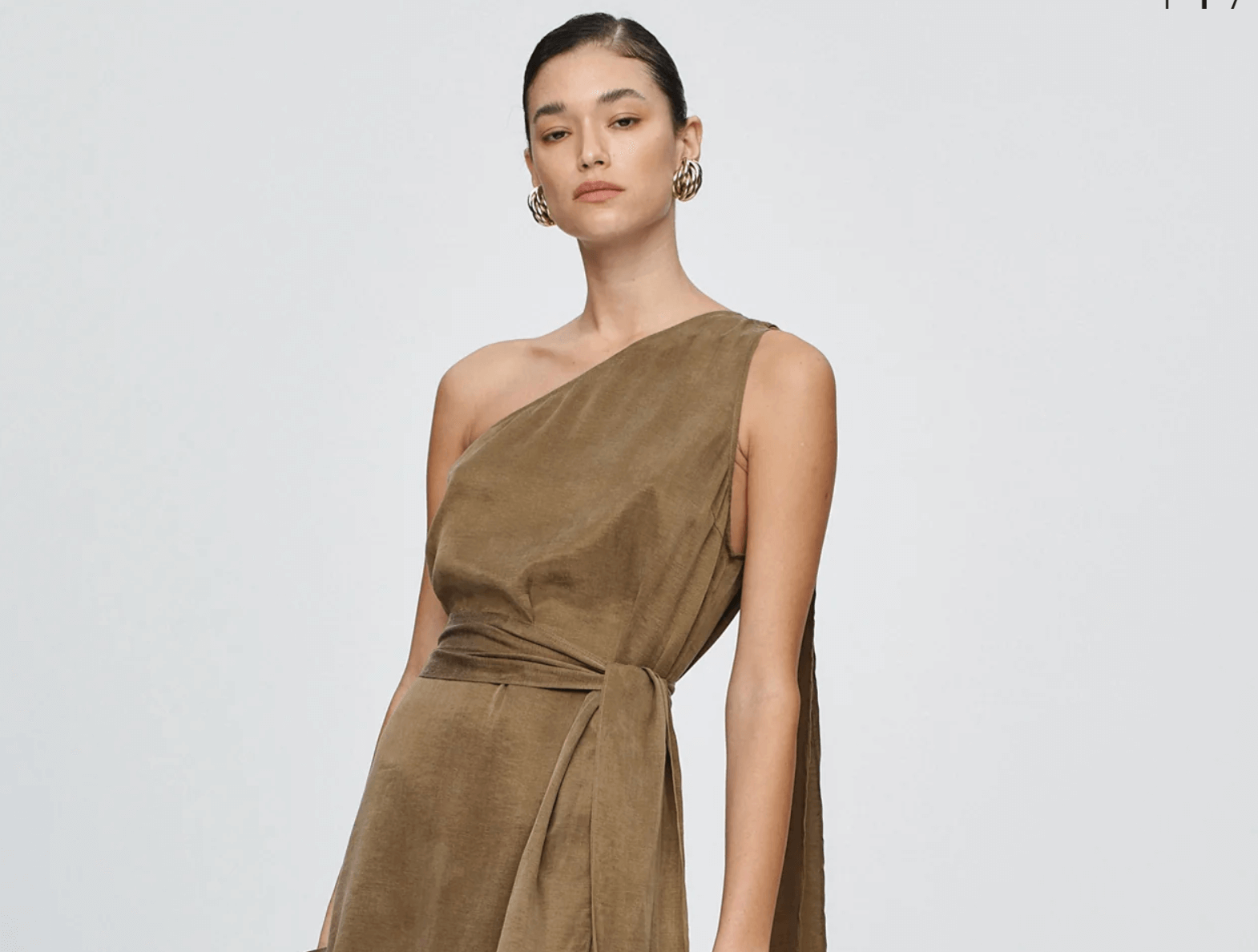 Effortless Elegance: Why Women Everywhere Are Falling in Love With Minimal Dresses