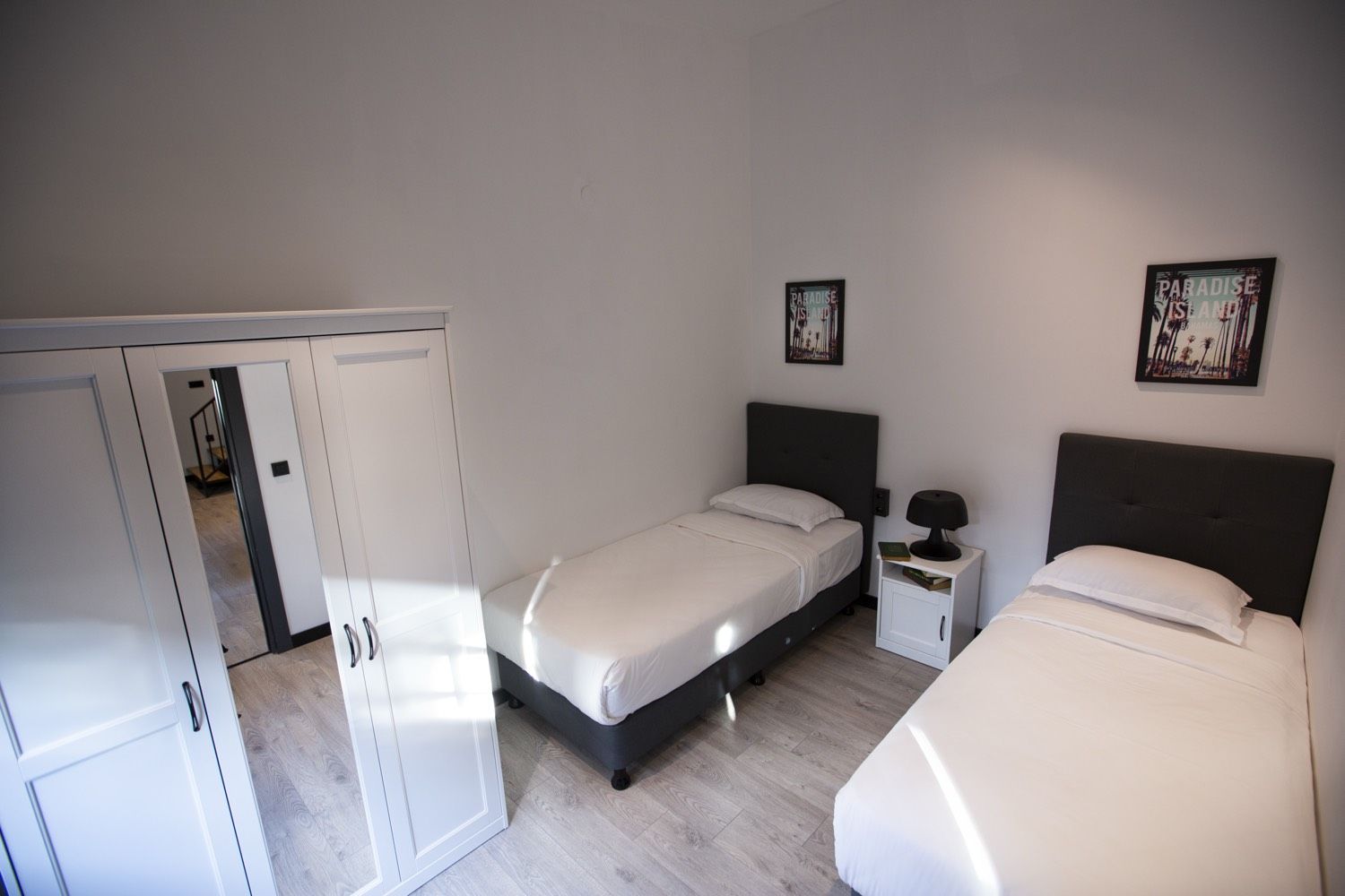 CITYLOFT 161 Two Bedroom Suite: İki tek kişilik yataklı yatak odası