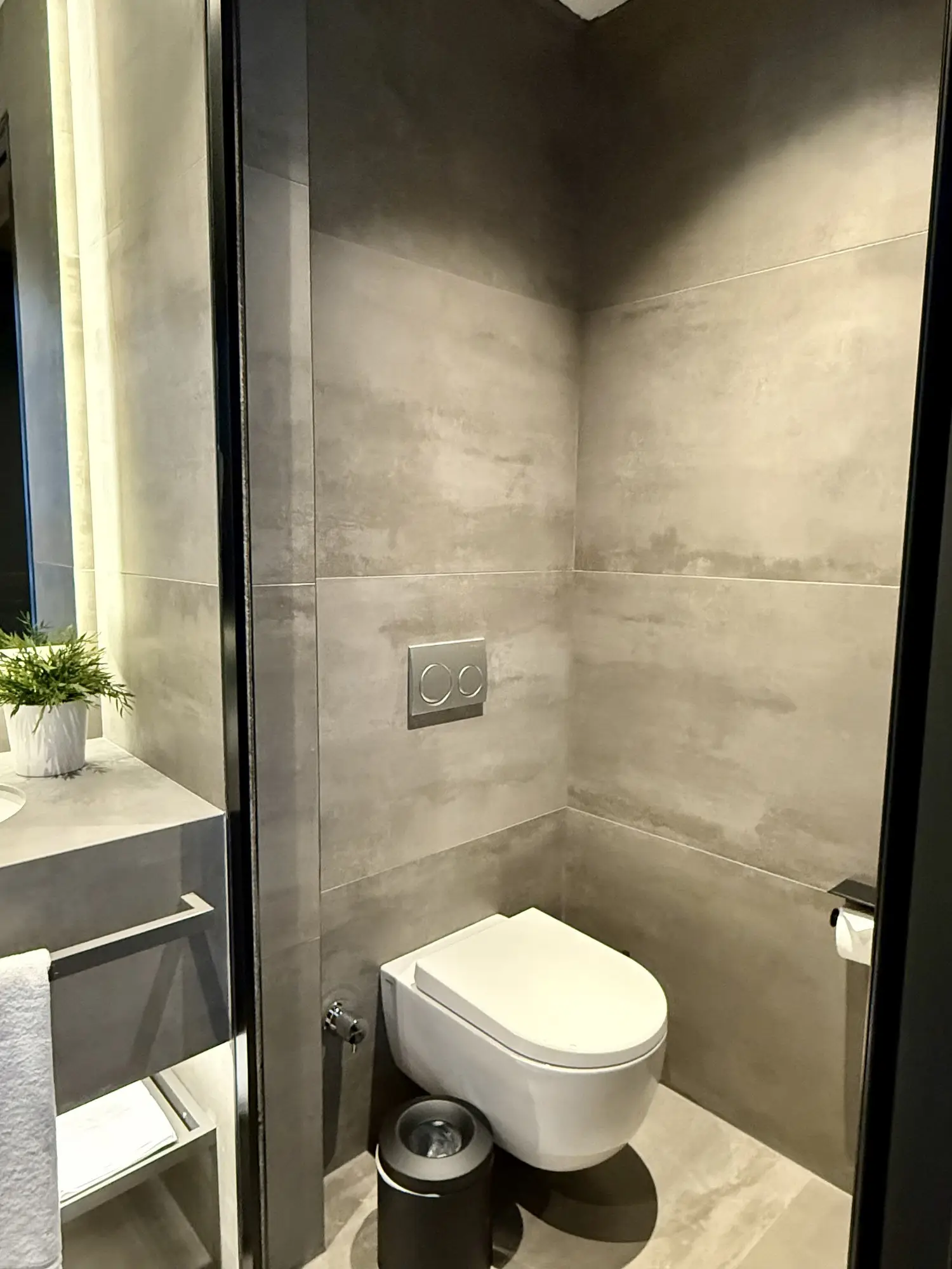 CITYLOFT 147 Jacuzzi Suite with City view: Banyoda asma klozet
