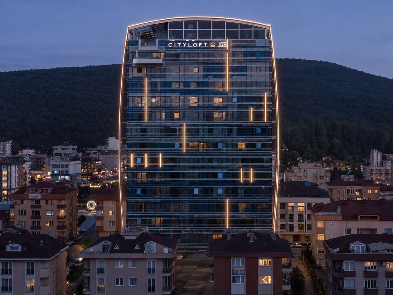 Akşam ışıklarıyla CITYLOFT 175 binası, Ataşehir