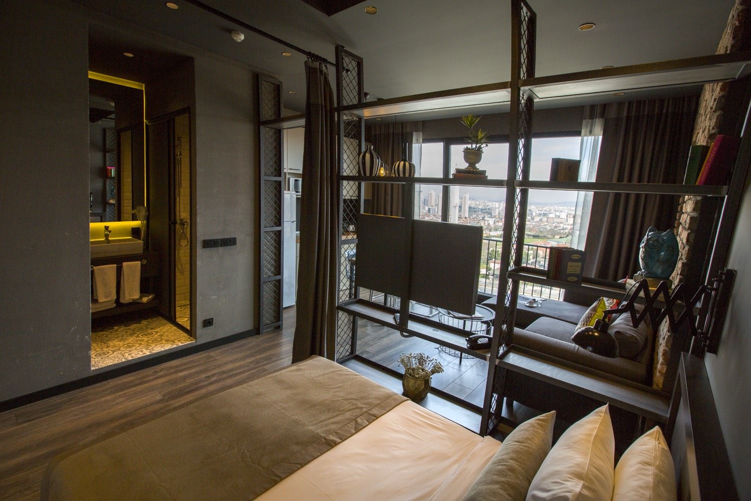 CITYLOFT 161 One Bedroom City view: Yatak odası ve TV