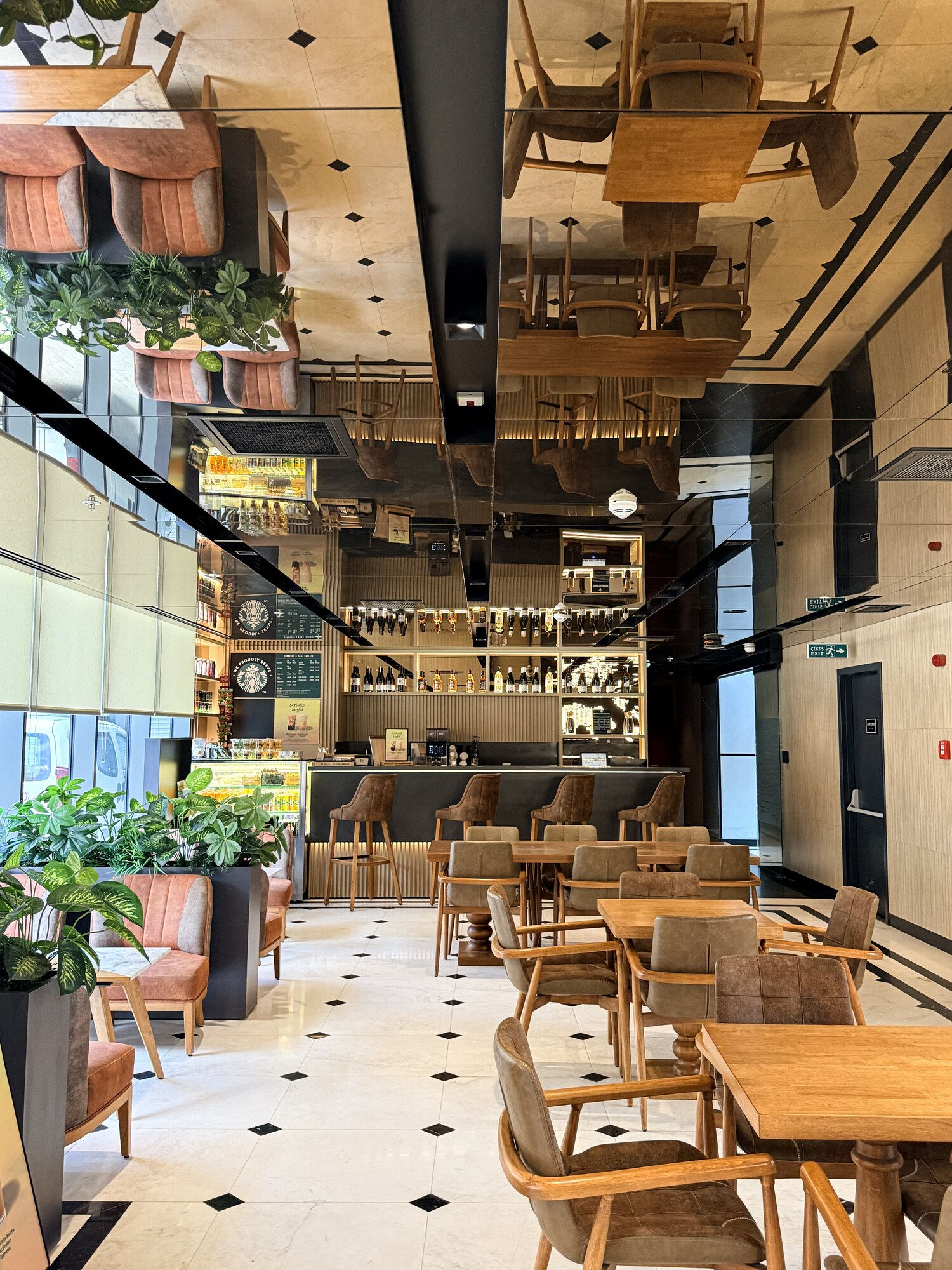 CITYLOFT 175: Zemin kattaki kafe ve oturma alanı