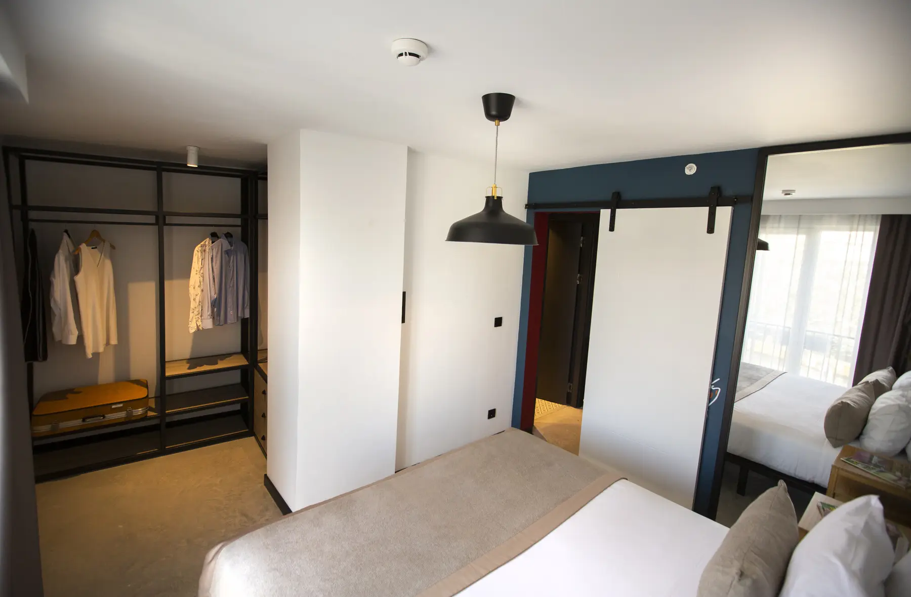 CITYLOFT 64 Garden Studio: Açık gardırop ve yatak odası