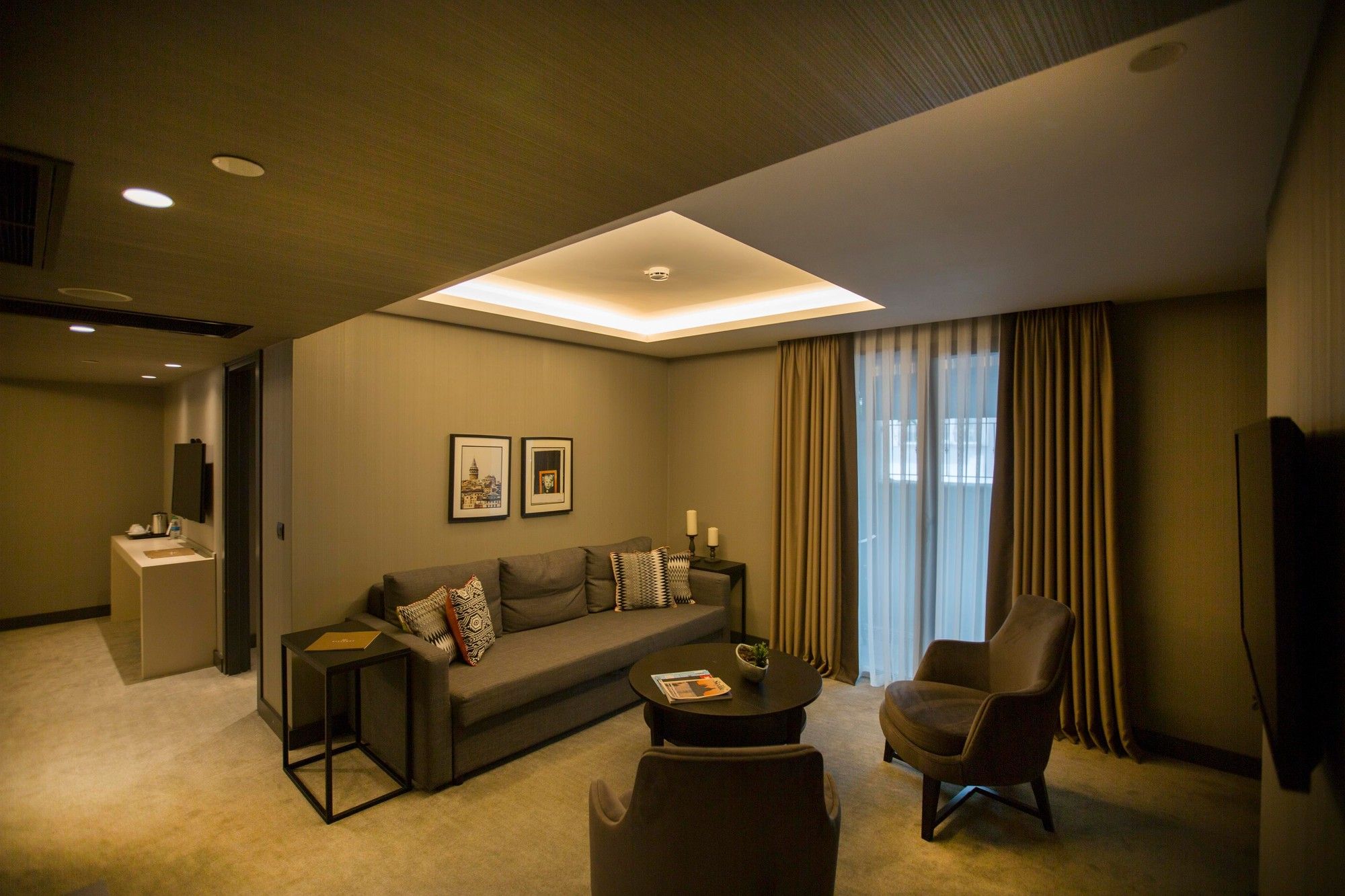 CITYLOFT 81 Family Suite: Kanepe ve koltuklu geniş oturma alanı