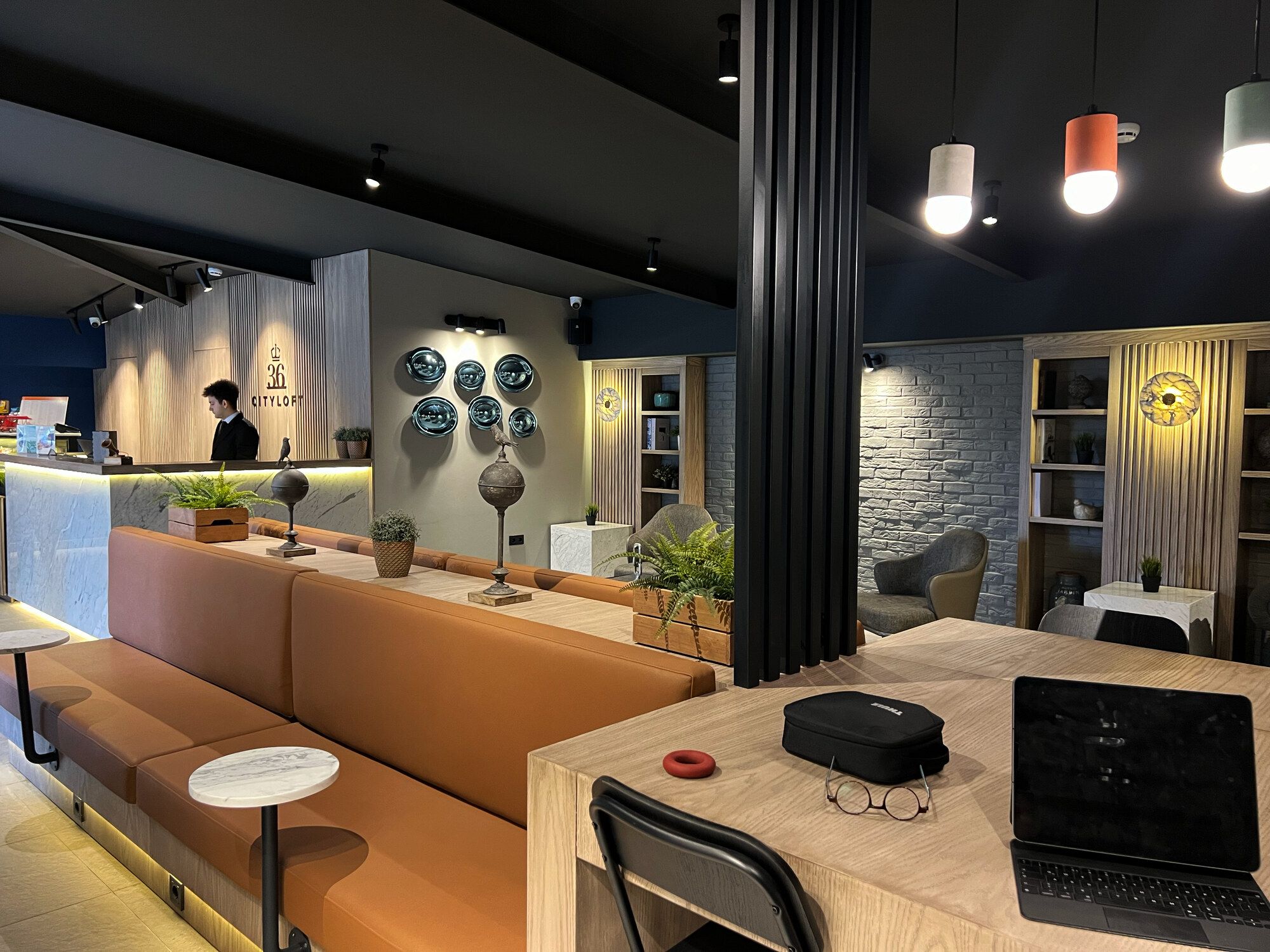 CITYLOFT 36: Lobide ortak çalışma alanı ve resepsiyon