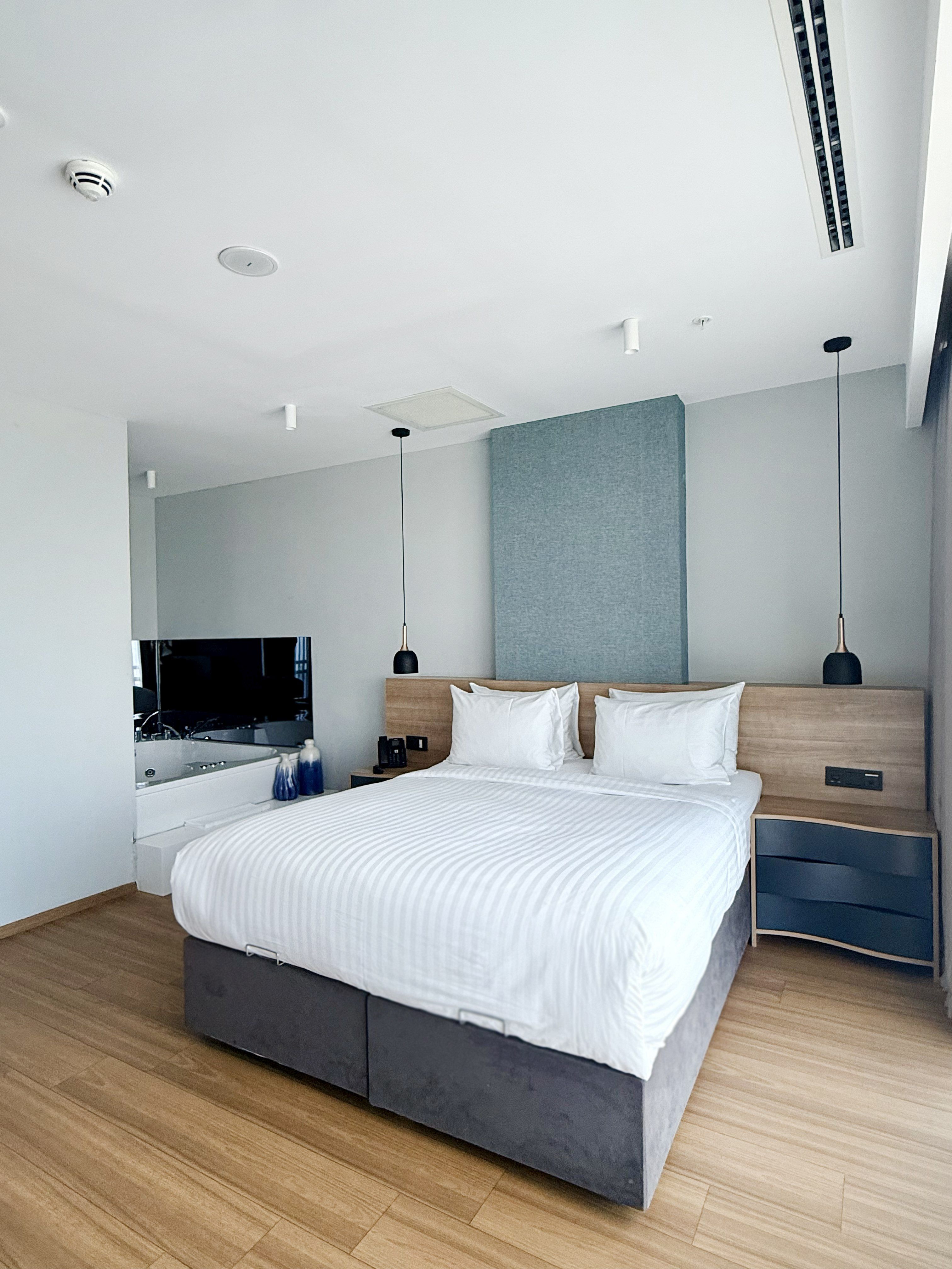 CITYLOFT 175 Jacuzzi Suite: Çift kişilik yatak ve TV