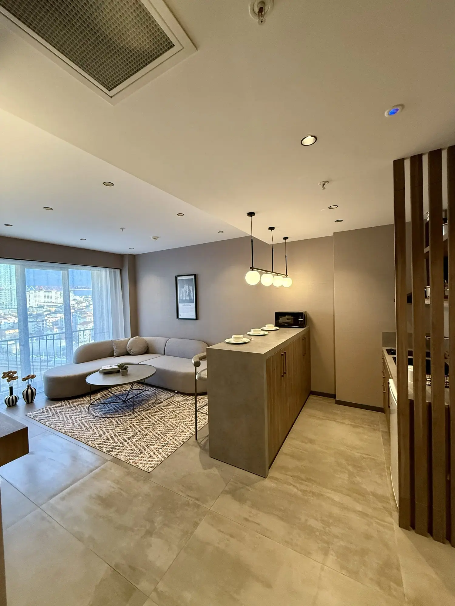 CITYLOFT 147 One Bedroom Suite: Salon ve mutfak