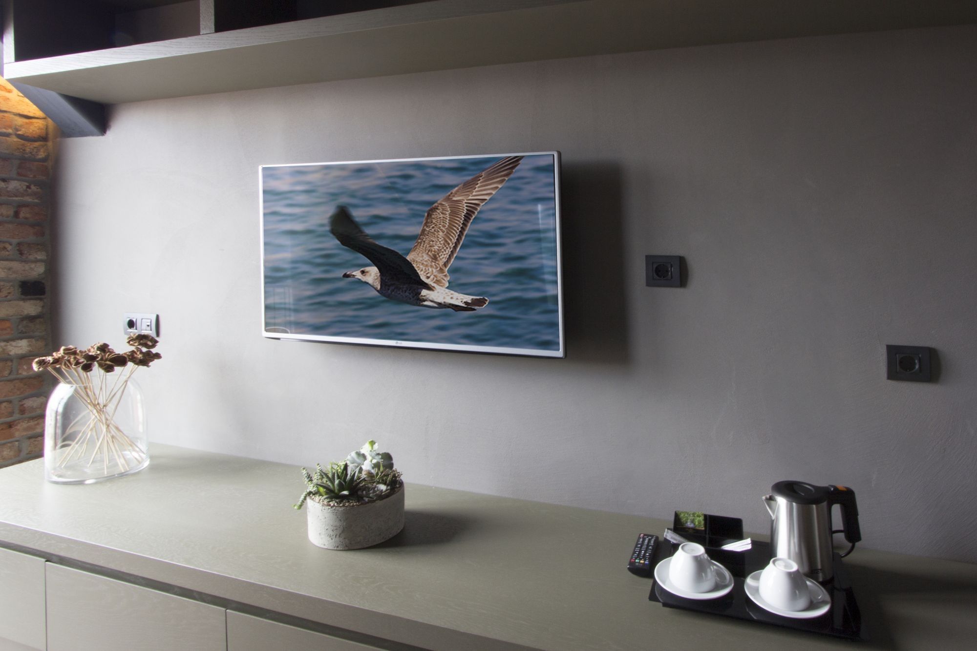 CITYLOFT 81 Loft Suite: TV ünitesi ve çay-kahve köşesi