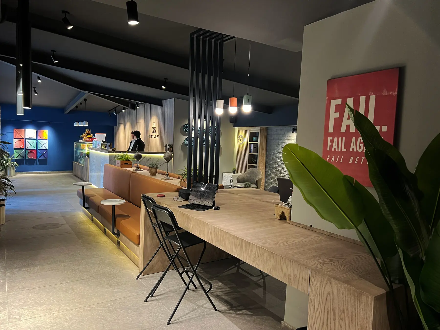 CITYLOFT 36: Lobide çalışma masası ve oturma bankları