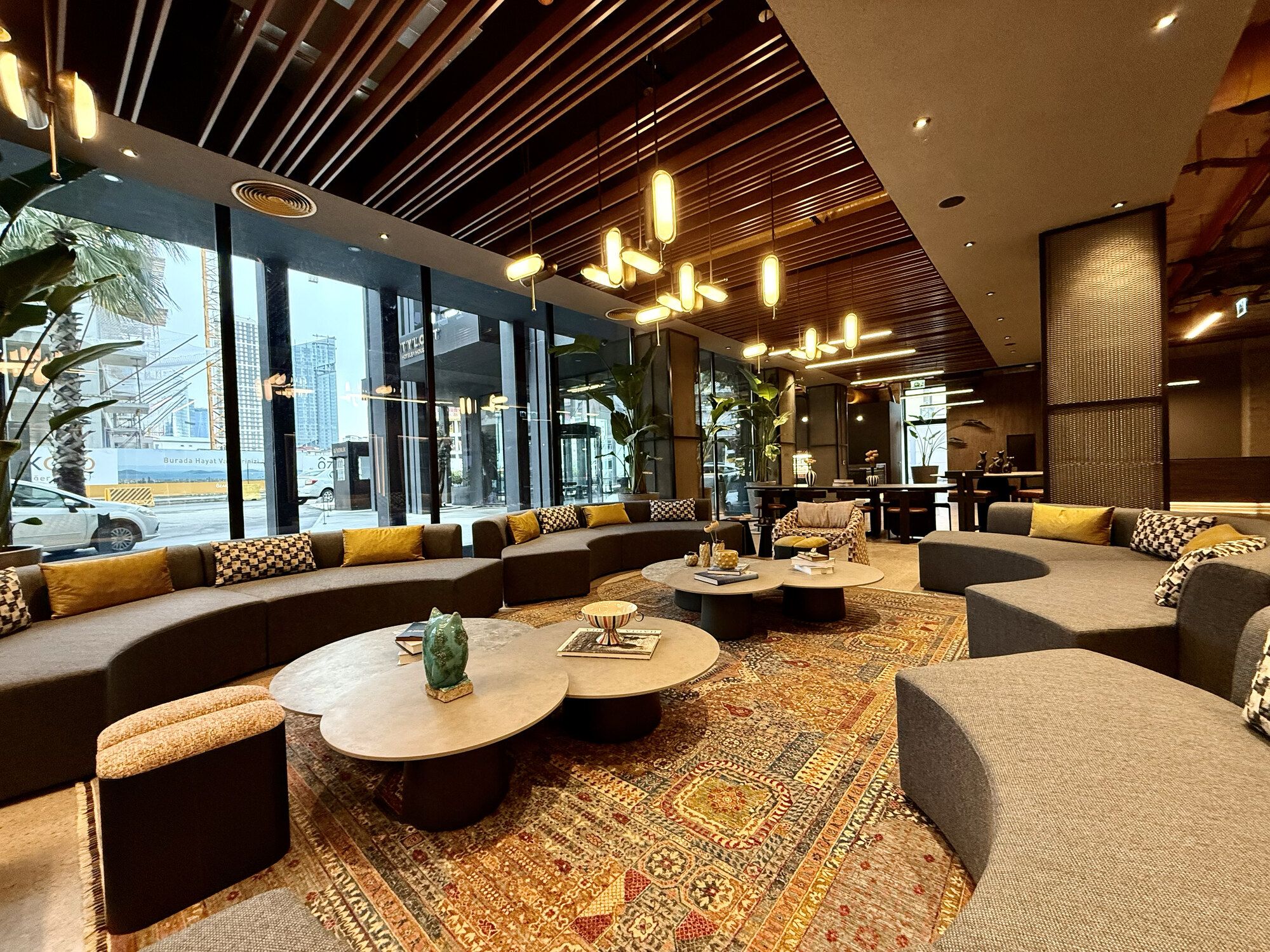 CITYLOFT 147: Lobideki geniş oturma salonu