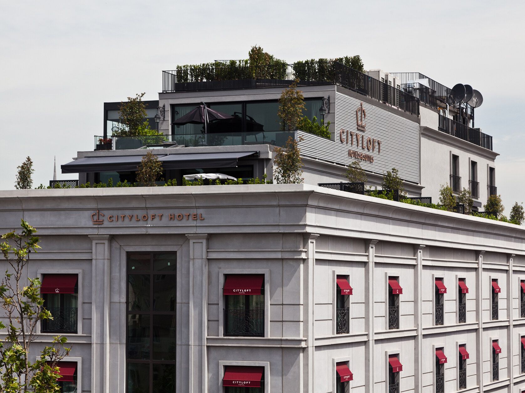 Dachgeschoss und Fassade des Gebäudes CITYLOFT 81