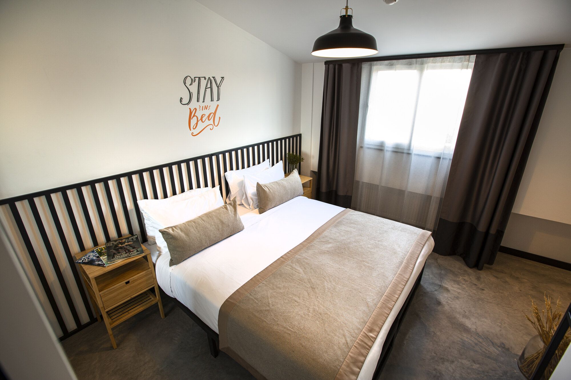 CITYLOFT 64 1+1: Çift kişilik yatak ve pencere