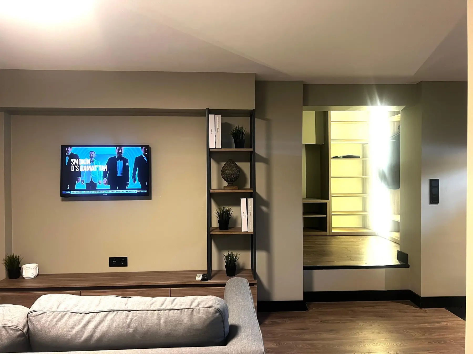 CITYLOFT 36 Dublex Suite: Alt katta TV ünitesi ve kanepe