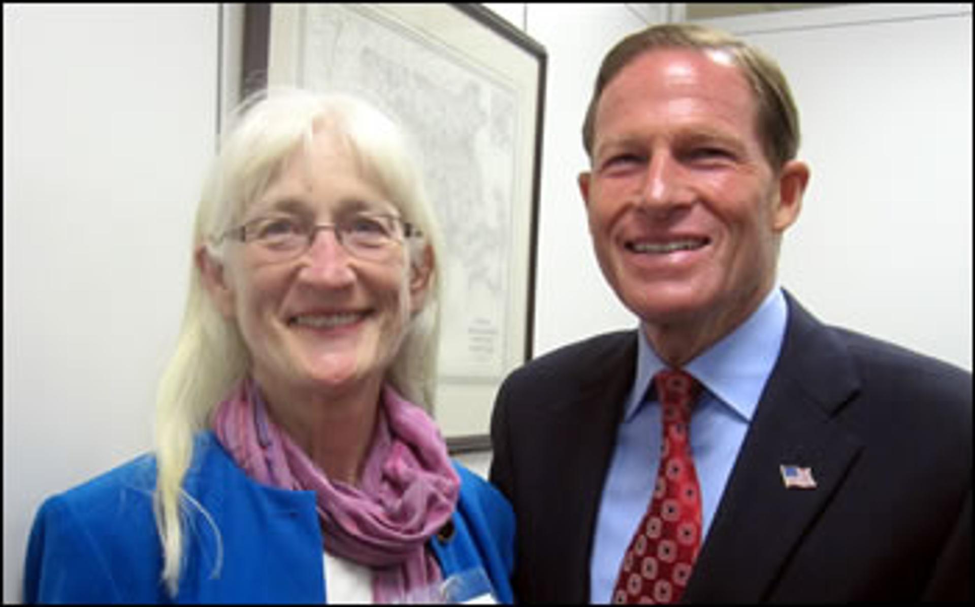Suzanne O’Connell discusses geoscience research with Senator Blumenthal (D-CT).