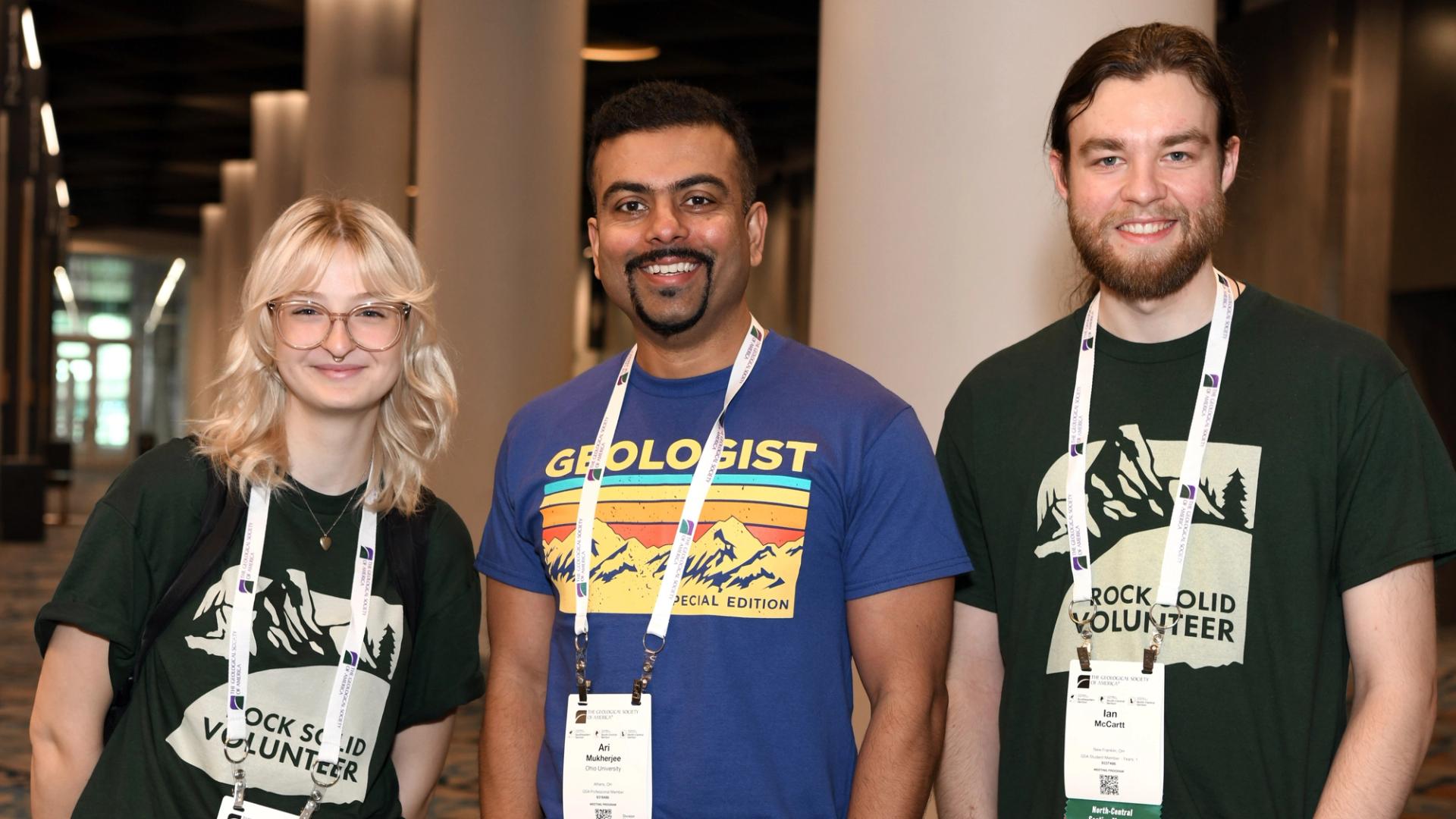 Triple Southeastern North-Central South-Central GSA Students Group Photo in Volunteer and Geologist T-shirts