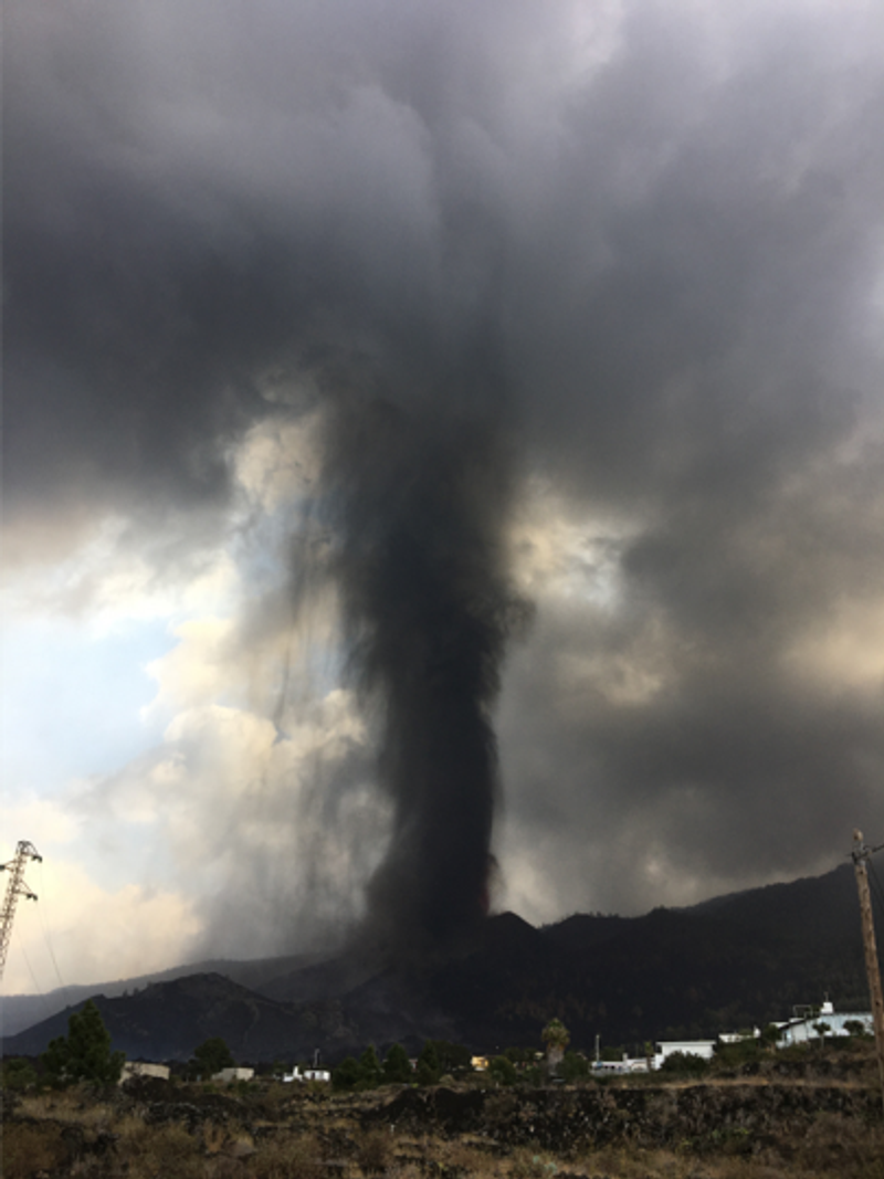 A gas and ash plume from Etna over the city of Catania, Italy, July 2026.